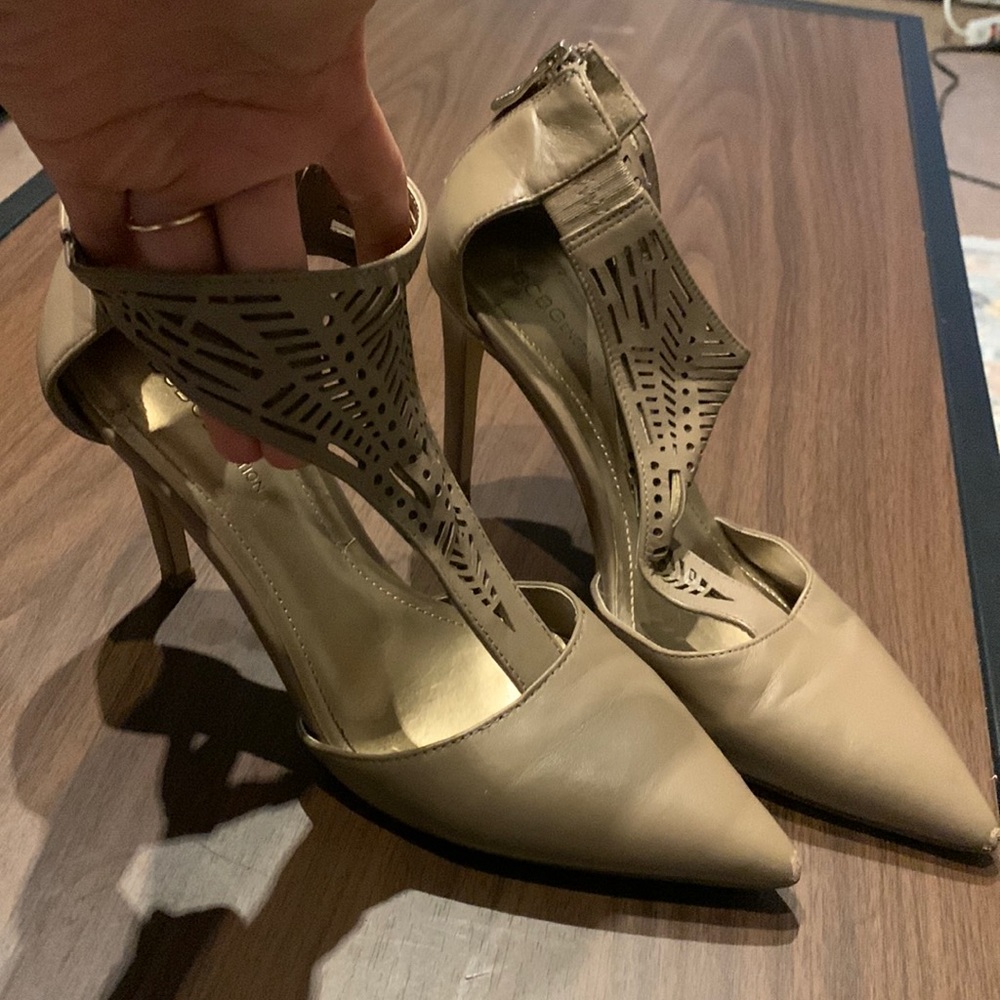 BCBG Closed Toe Heel with front design 2.5in Heel